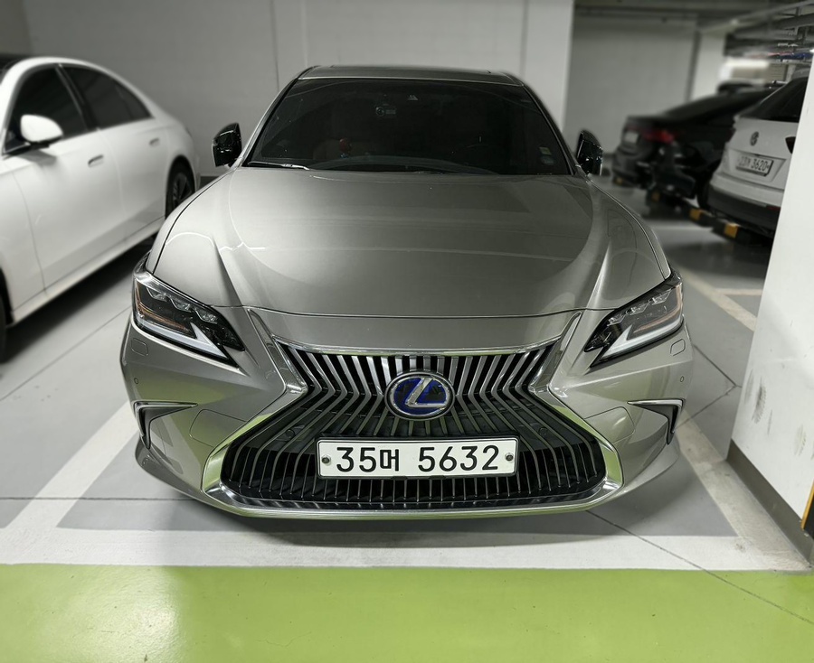 Lexus ES300h 7th Generation Executive photo artex